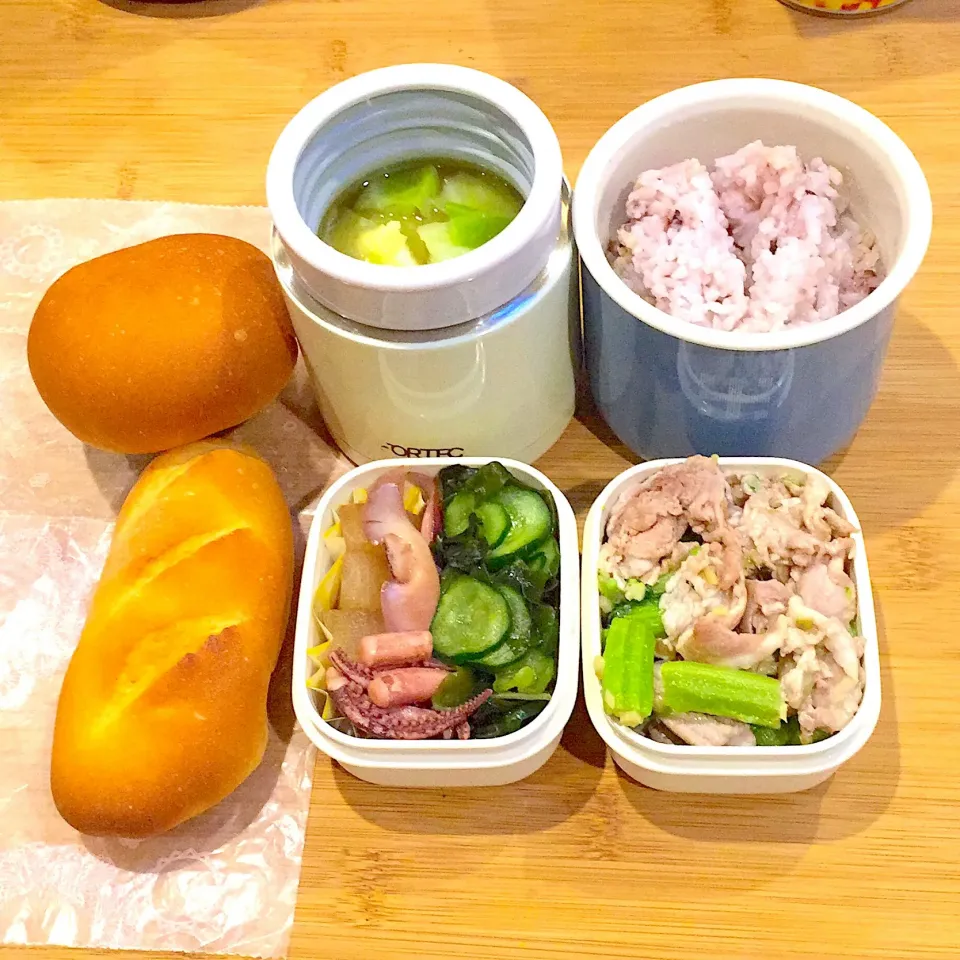 Snapdishの料理写真:3/7の息子くん弁当🍱
車内用朝ごぱん🥖
 #弁当  #あさごぱん|ままみさん