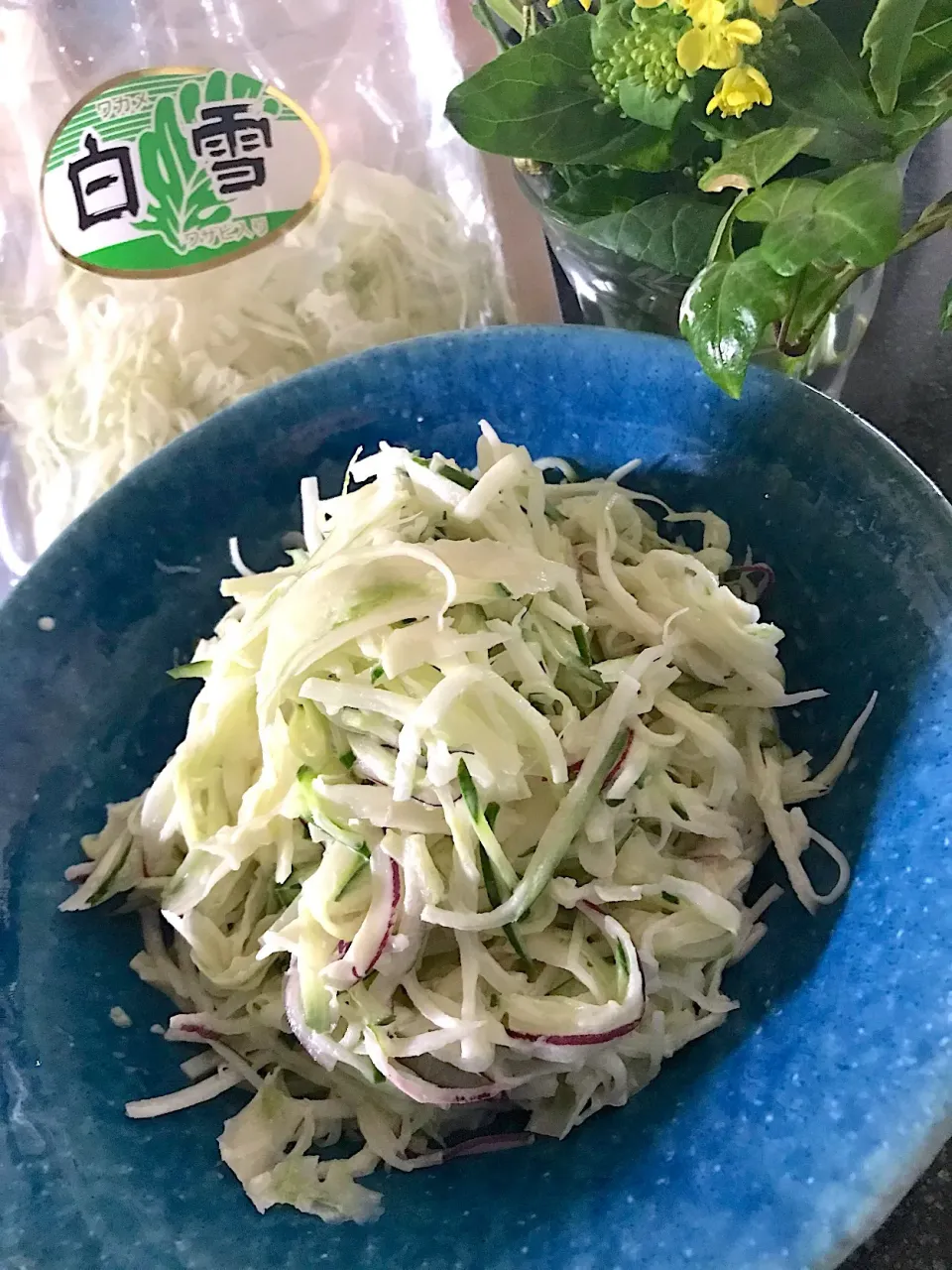 いく❤️さんの料理 大根とカニカマのサラダ
シュトママ は乾燥カニカマ 白雪でサラダ🥗|シュトママさん