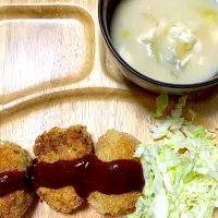 Snapdishの料理写真:ポテトコロッケ 味噌汁 #ほんだし|まみさん