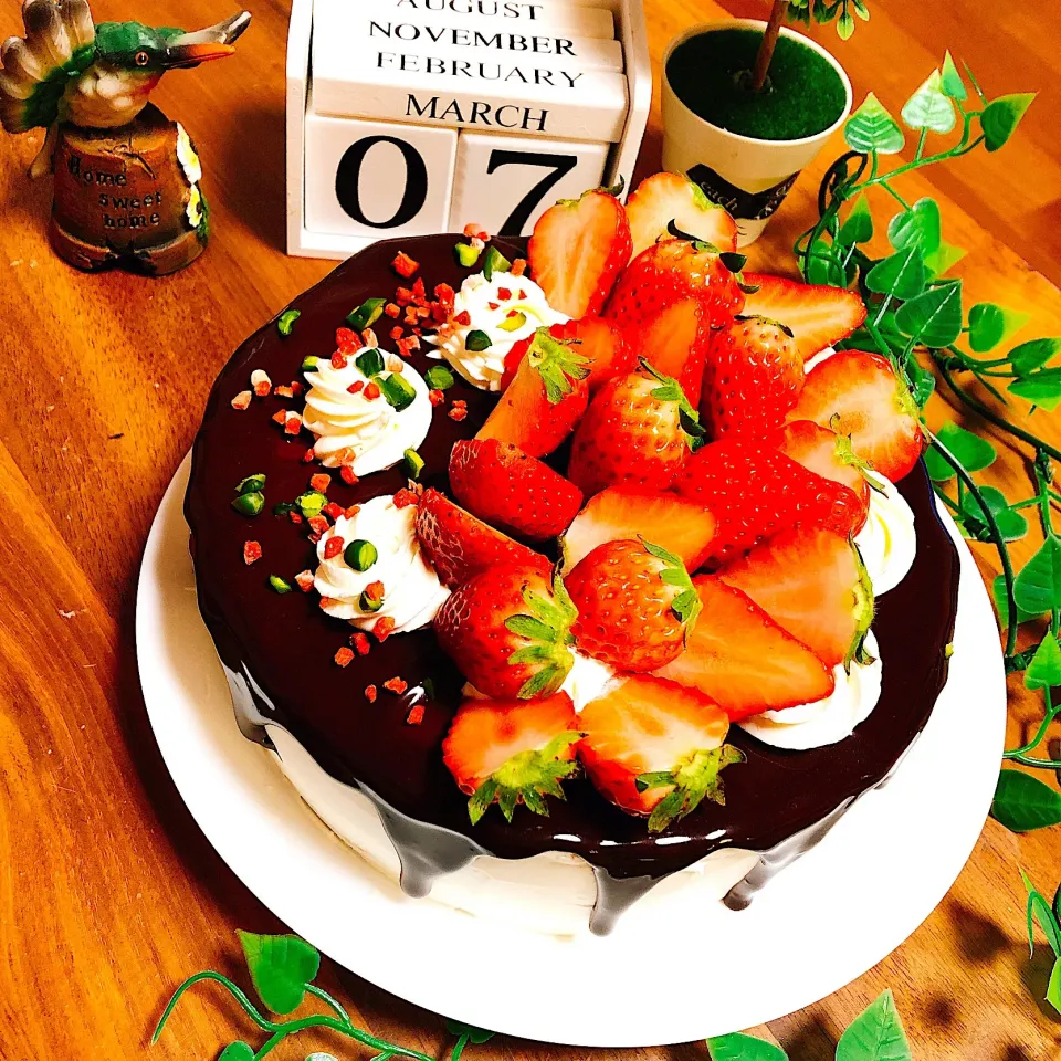 誕生日ケーキ♡グラサージュ
 #誕生日 #バースデーケーキ|maikomaikoさん