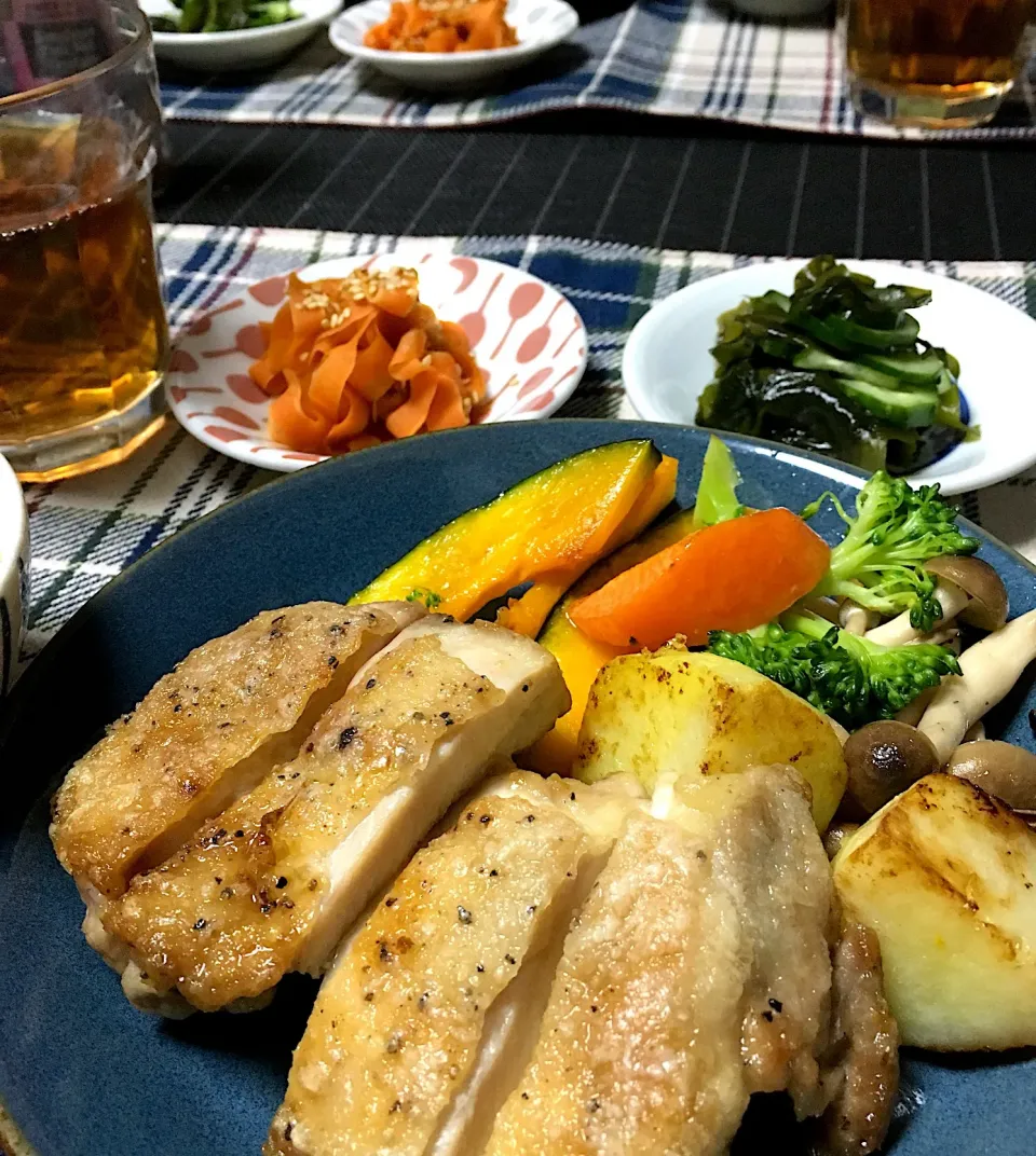 ・焼き野菜と鶏の塩焼き
・人参きんぴら
・きゅうりとわかめの酢の物|ちぐあささん