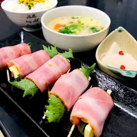 Snapdishの料理写真:ベーコン巻き（うずらの卵、チーズ、紫蘇）

ピリ辛浅漬け🥗
ジャガイモの白味噌汁🥔✨|ぶっちゃるんさん