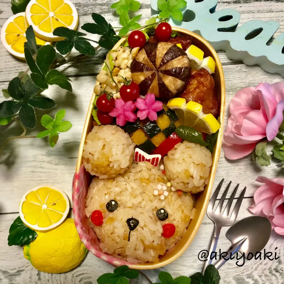 Snapdishの料理写真:くまちゃんおにぎり弁当|Akiyoෆ¨̮⑅さん