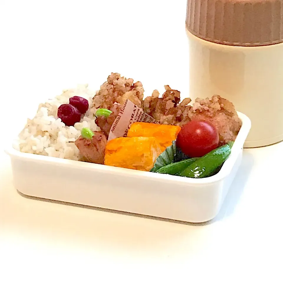 Snapdishの料理写真:パパのお弁当(^^)
  #お弁当  #麦ご飯  #唐揚げ #スナップエンドウの胡麻油炒め#小松菜としめじと厚揚げの中華スープ|kakoさん