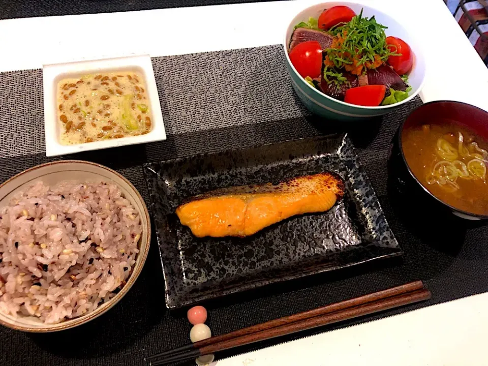 Snapdishの料理写真:#鮭の西京焼き 
 #かつおのたたき サラダ
 #納豆 
 #なめこと豆腐の味噌汁 
 #雑穀米|ゆぺこさん