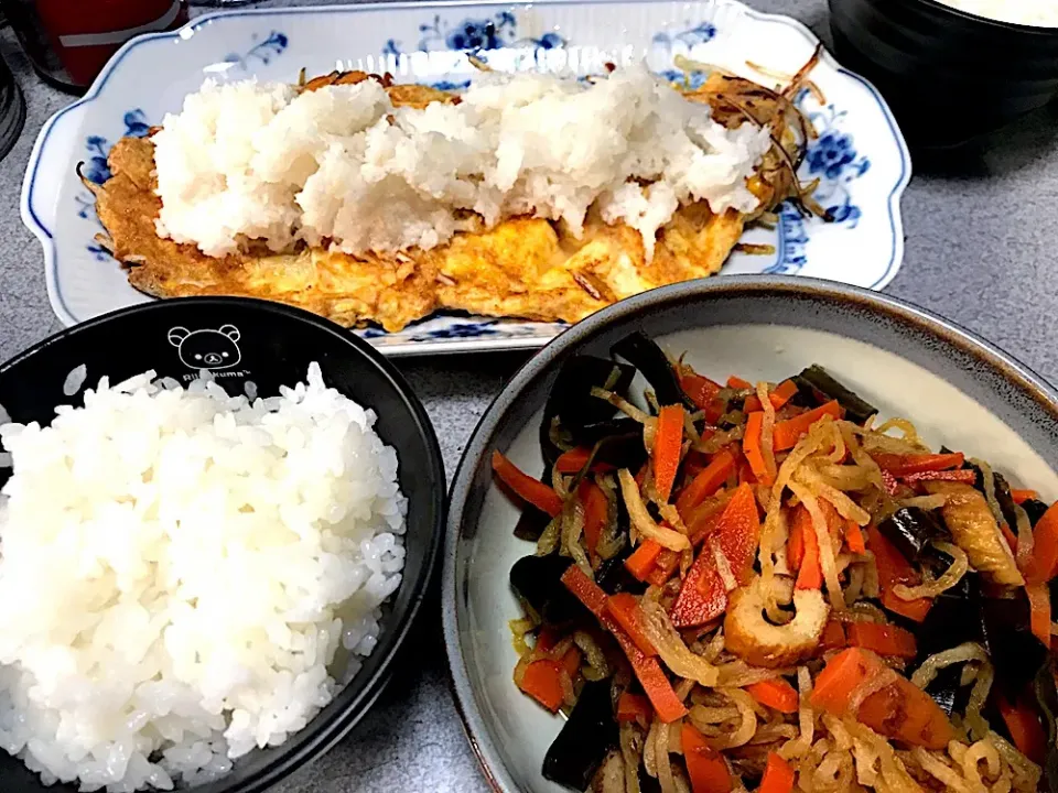 Snapdishの料理写真:朝から満腹！ ってかほぼ昼だけどw #朝食  白米、もやしバター大根おろし玉子焼き(玉子を何個か使ってる)、昔の味がする人参の切り干し大根|ms903さん