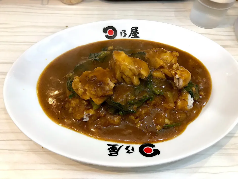 チキンカレーにたっぷりほうれん草トッピング|しのぶさん