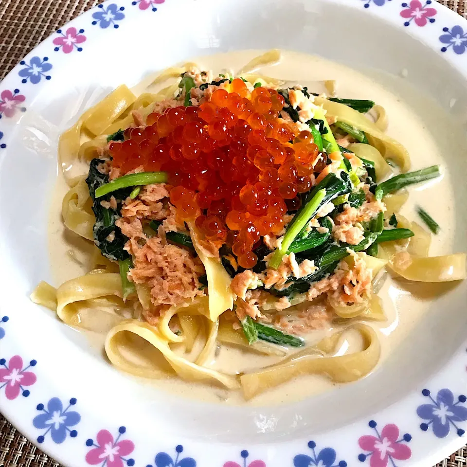 鮭とほうれん草の和風クリームパスタ♡|まゆかさん