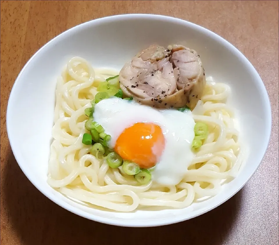 鶏ハムと温玉の親子うどん|ナナさん