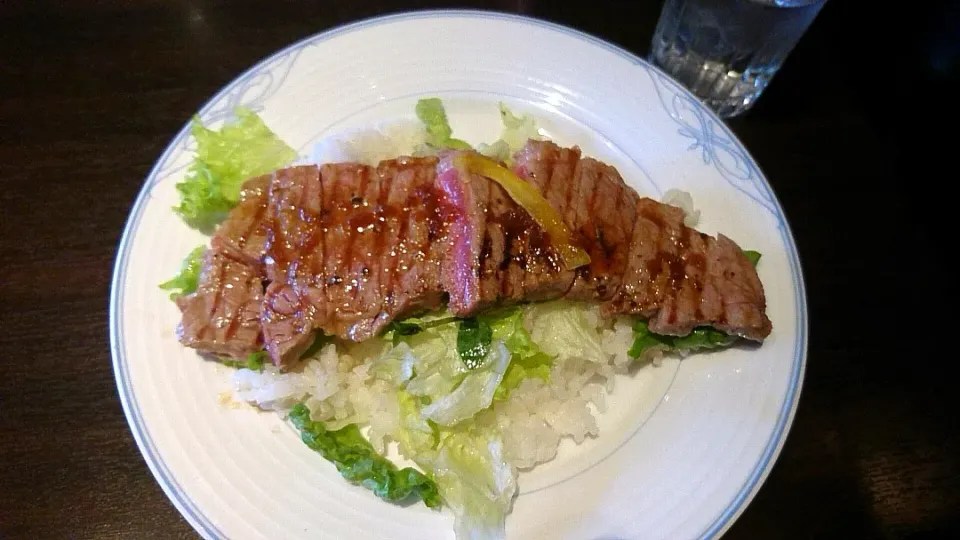 サーロインステーキ丼|りくさん