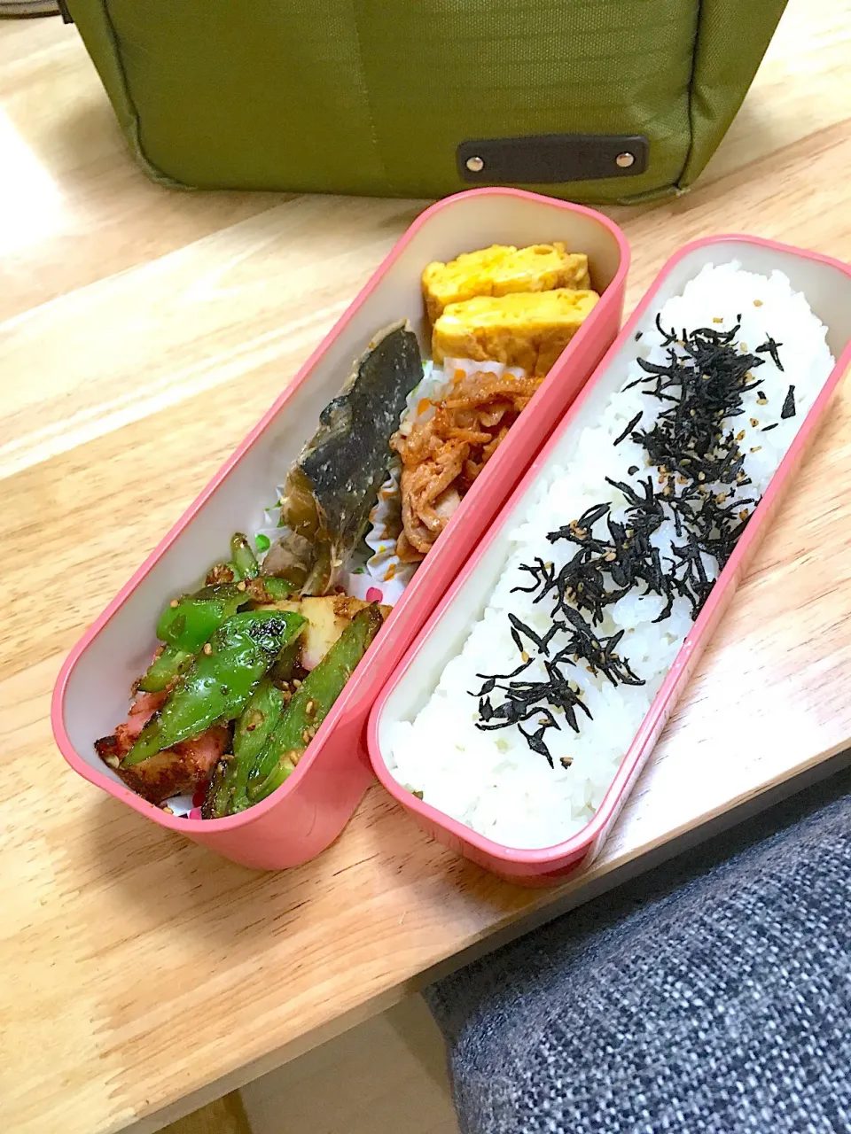 今日の自分お弁当🍙
(๑′ᴗ‵๑)Lᵒᵛᵉ
卵焼き
鯖の味噌煮
ピーマンと蒲鉾の甘辛炒め
ポークチャップ
しそひじきご飯|さくたえさん