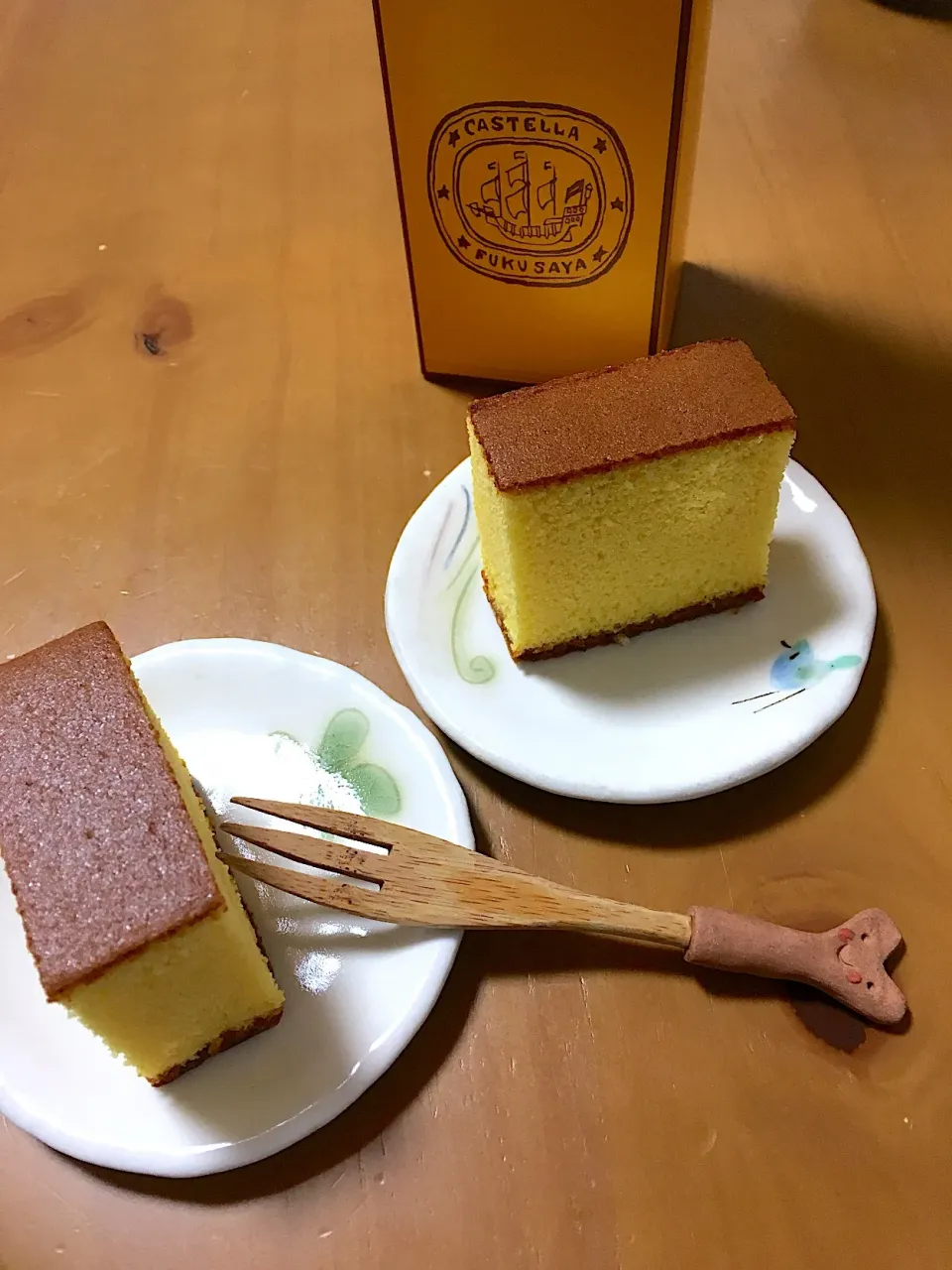 福砂屋のカステラ(σ≧∀≦)σ
福岡に住んでるとカステラ貰う率けっこう高くてよく食べるけど、やっぱり福砂屋のは格別な美味しさ🧡
値段が高いのも頷けます。|さくたえさん