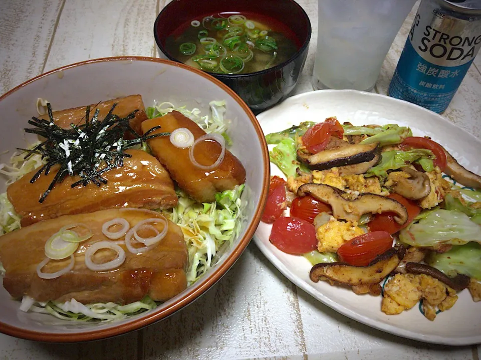 今日の男飯(*･ω･)豚バラ角煮丼&椎茸の中華野菜炒め&椎茸と大根とワカメの味噌汁(*´艸`)|ひーちゃんさん