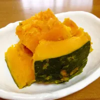 Snapdishの料理写真:かぼちゃの煮物🎃やっぱり、かぼちゃを選ぶ時は 切ってあるかぼちゃを買うべき👍🏻当たりかぼちゃ🎃でしたょ〜😏😏😏🤗💕