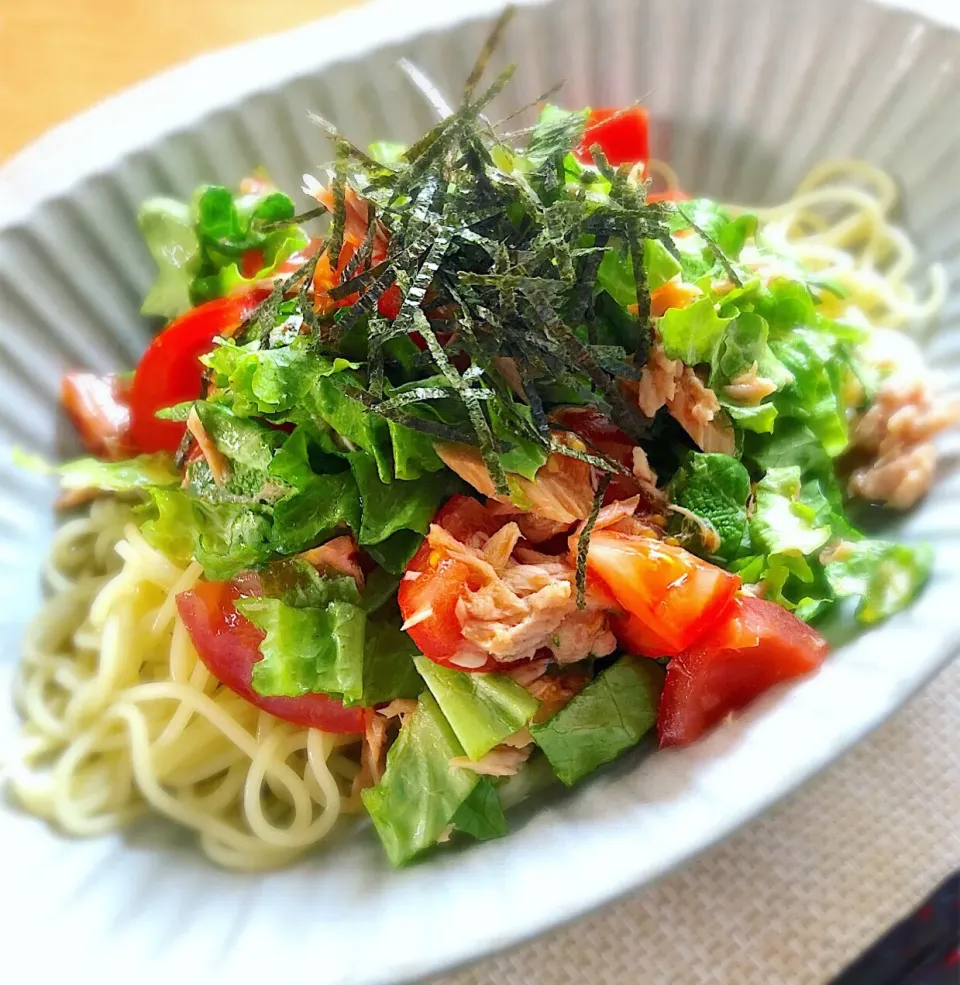 朝ごはんを食べよう🥗ごま油香るトマツナレタス麺🥬|あしゃぱんさん