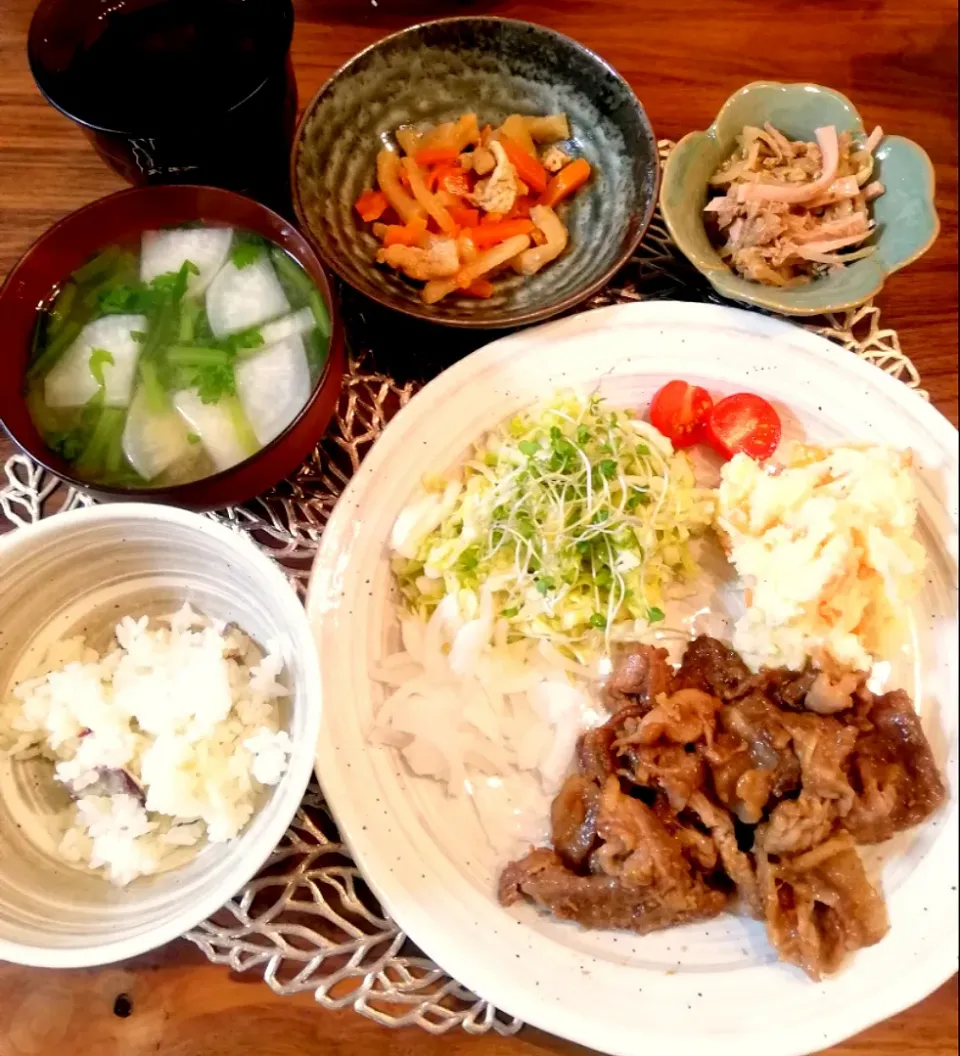 Snapdishの料理写真:豚のしょうが焼き定食風☆ミ|まいきすとさん