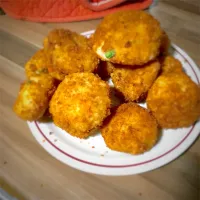 Snapdishの料理写真:莢豌豆とチーズコロッケPeas and Cheese Croquette|Nyx Hendersonさん