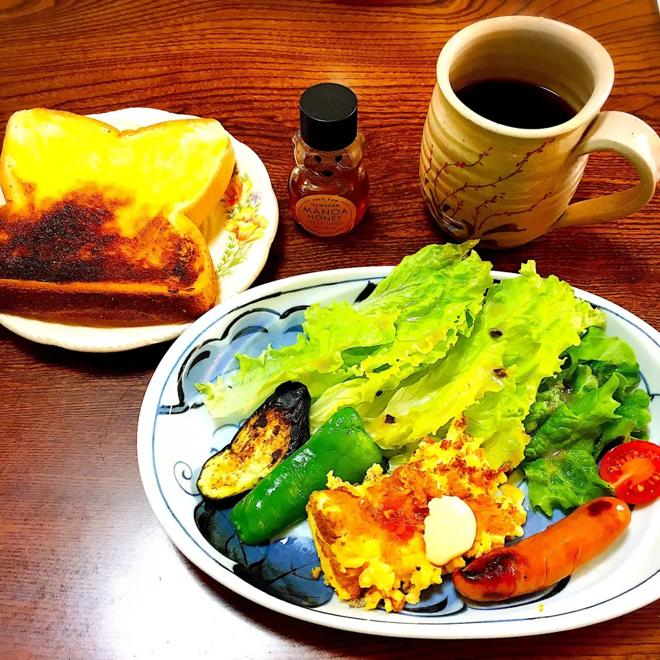 Snapdishの料理写真:リリコイバタートースト🍞はちみつがけ🍯🐝|めいこさん