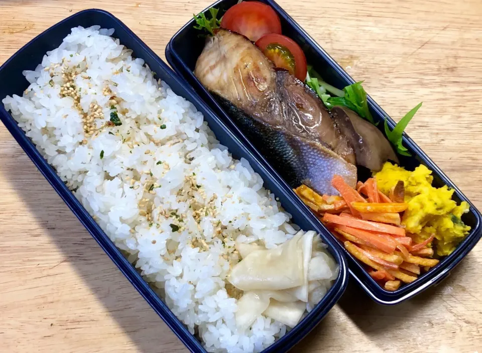 Snapdishの料理写真:鰤の照り焼き 弁当|弁当 備忘録さん