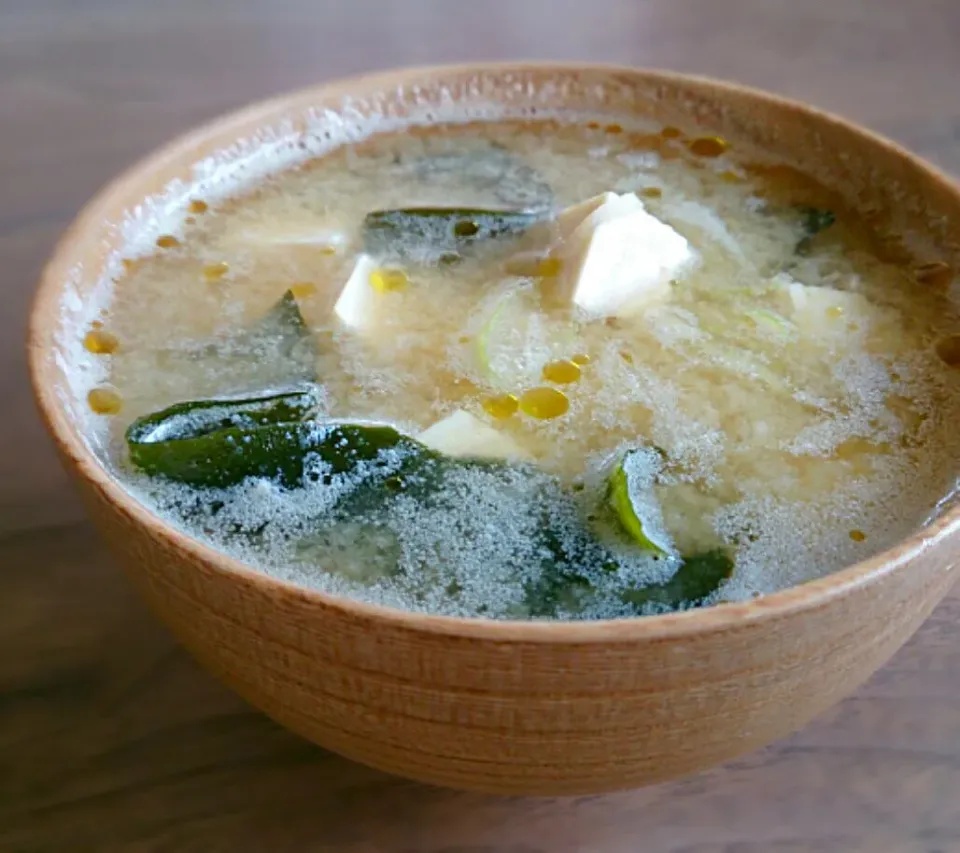 豆腐とわかめのお味噌汁 オリーブ風味|古尾谷りかこさん