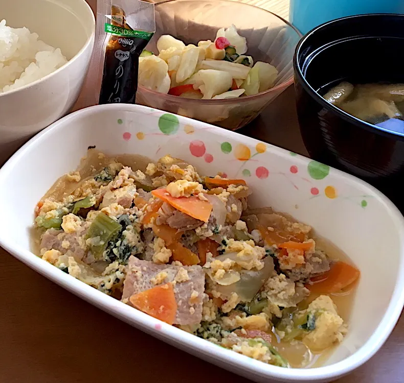 アル中病棟の朝ごはん☀️☀️🔆52日目
ごはん🍚  みそ汁（油揚げ）  豚肉の卵とじ🥚  チーズサラダ🧀🥗  のり佃煮|ぽんたさん