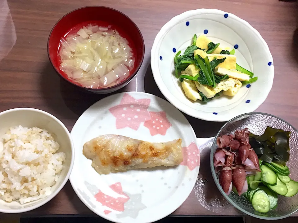 鱈のムニエル ホタルイカの酢味噌和え 小松菜と油揚げのサッと煮 白菜の生姜スープ|おさむん17さん