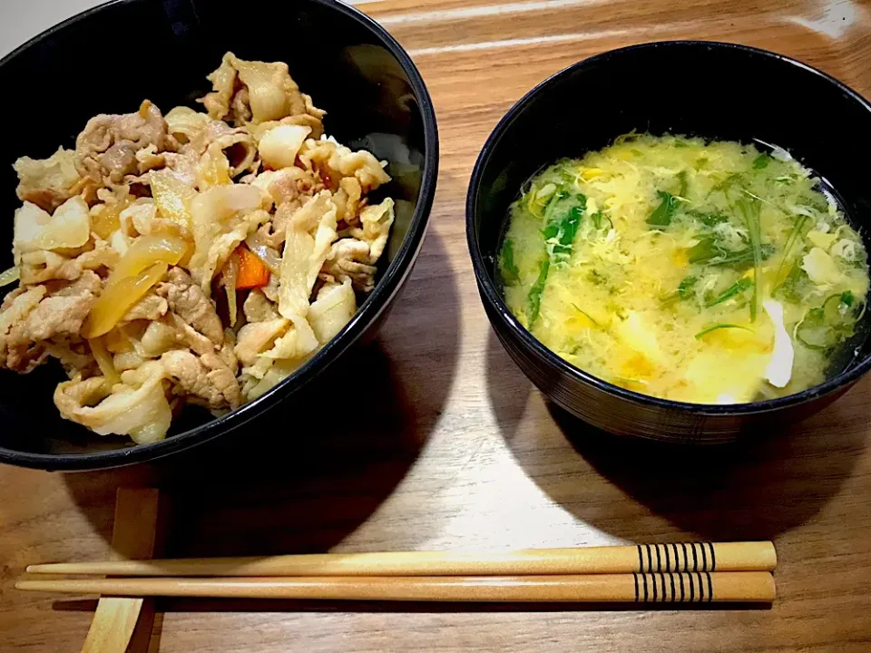 Snapdishの料理写真:水菜と卵のお味噌汁🥚with豚丼🐖|SALLYさん