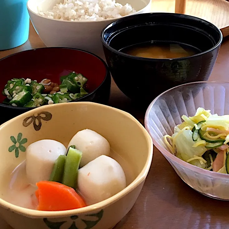 アル中病棟の朝ごはん☀️☀️☀️53日目
麦ごはん🍚  みそ汁（キャベツ）  オクラ納豆  キュウリと白菜の中華あえ🥒  里芋のみそ煮|ぽんたさん