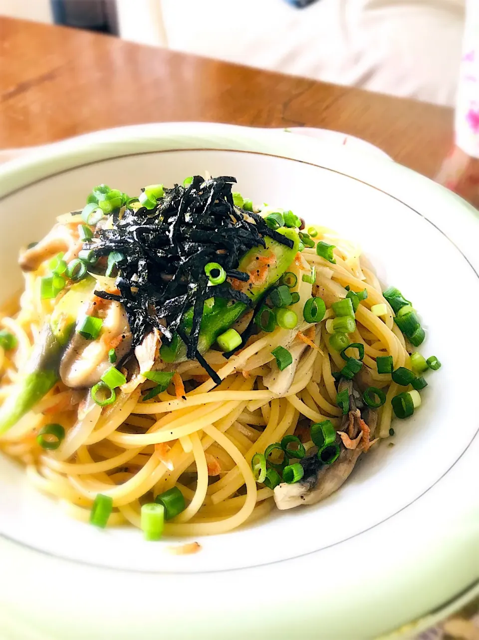 オキアミとアスパラ、舞茸のオイルパスタ🍝|ちはるさん