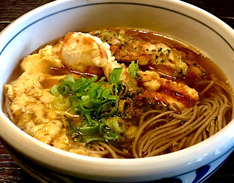 Snapdishの料理写真:竹輪天 卵とじ蕎麦
#二八蕎麦
#青海苔入り竹輪天
#麺好き男のランチ|mottomoさん