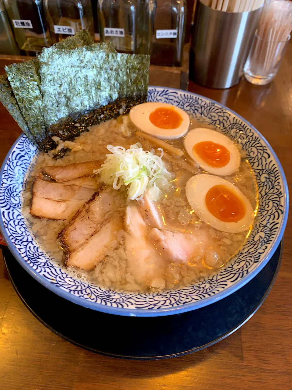 背脂煮干しらーめん味玉🍜|るみおんさん