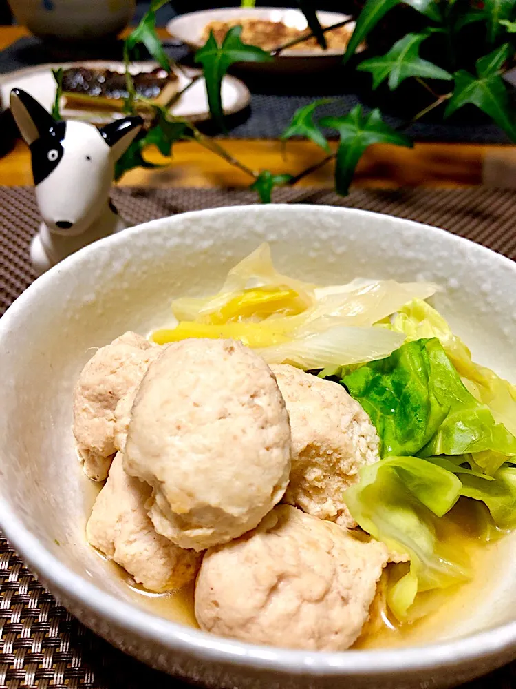 Snapdishの料理写真:豆腐肉団子と春キャベツの煮物|くっきいママさん