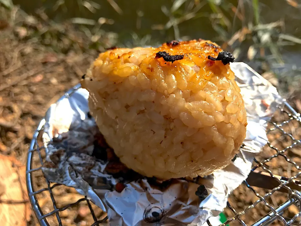 Snapdishの料理写真:キャンプ飯🏕焼きおにカマンベール🧀入り|みうのすけさん