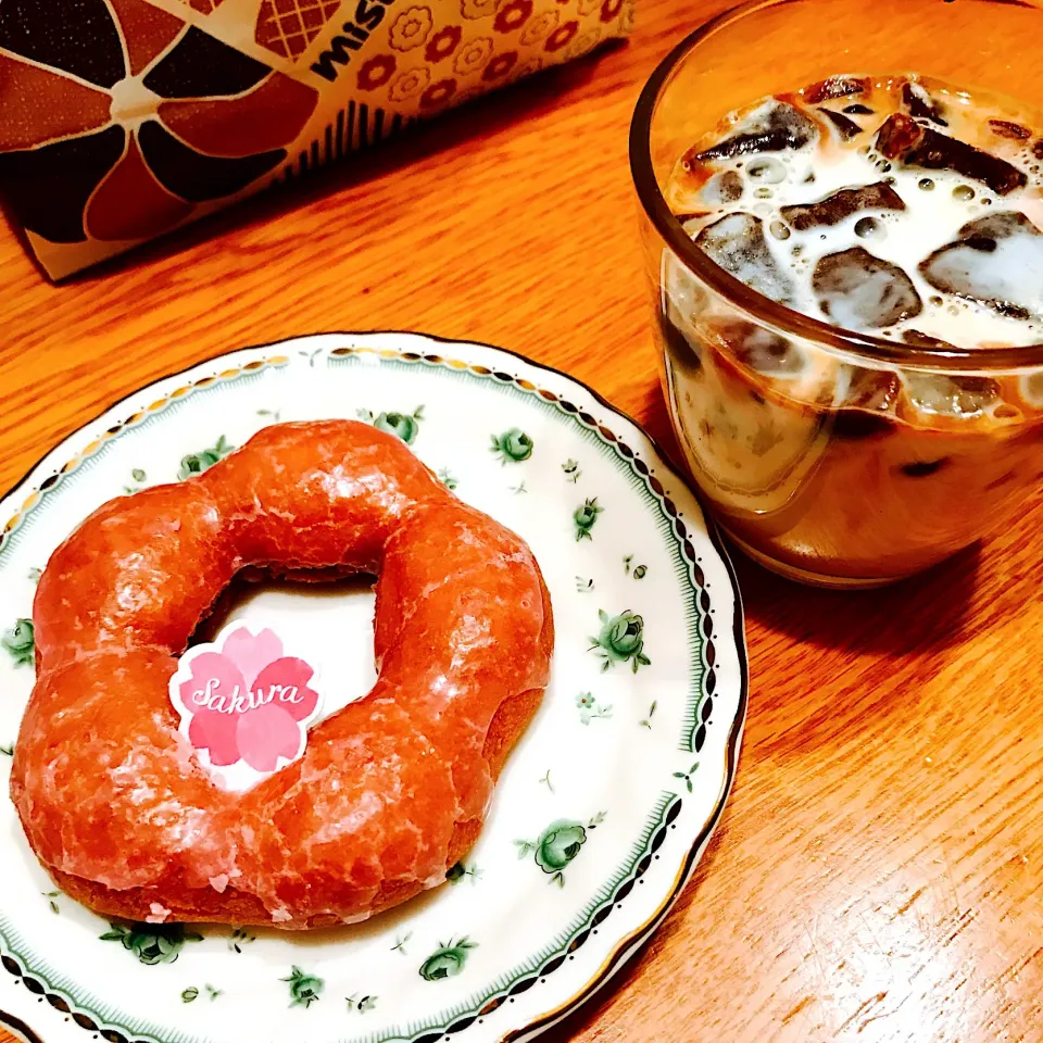 おやつ
ミスドの桜の花ドーナツ🌸春ですね|あお♡あおさん