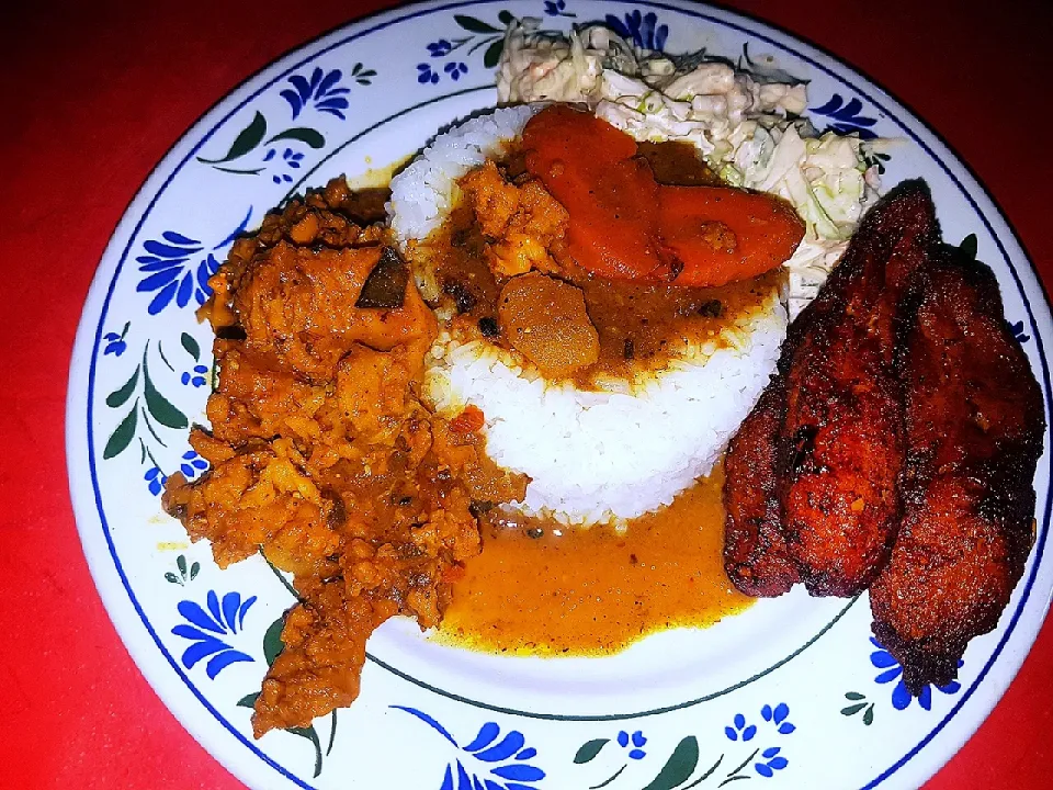 Curried Conch with Steamed Jasmine Rice Fried Sweet Plantains and Coleslaw|Juan Simmsさん