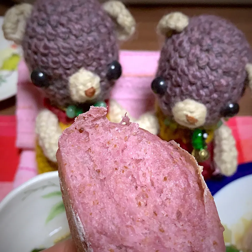 Snapdishの料理写真:chagashiさんの料理 グラハム粉と胚芽入りの紫芋パン今焼きたて（╹◡╹）|chagashiさん