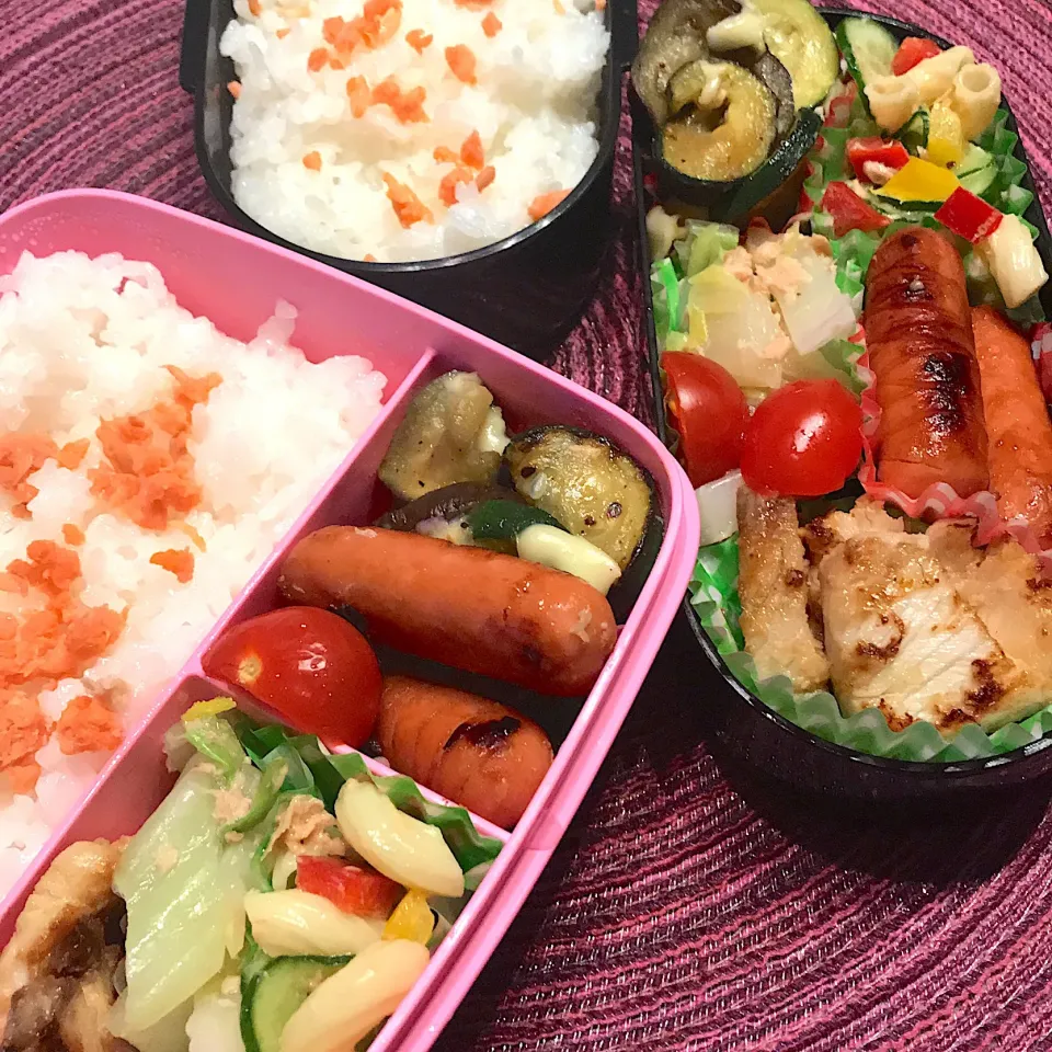 Snapdishの料理写真:今日のお弁当🍱
ぶりの甘辛焼き
お弁当箱の中も
色とりどりに♪

雨の朝の月曜日☔️
風も強そうです。
帰りは傘を忘れないようにね😌

今週も頑張って
まいりましょう٩( 'ω' )و
気をつけて
いってらっしゃい👋😊|mokoさん