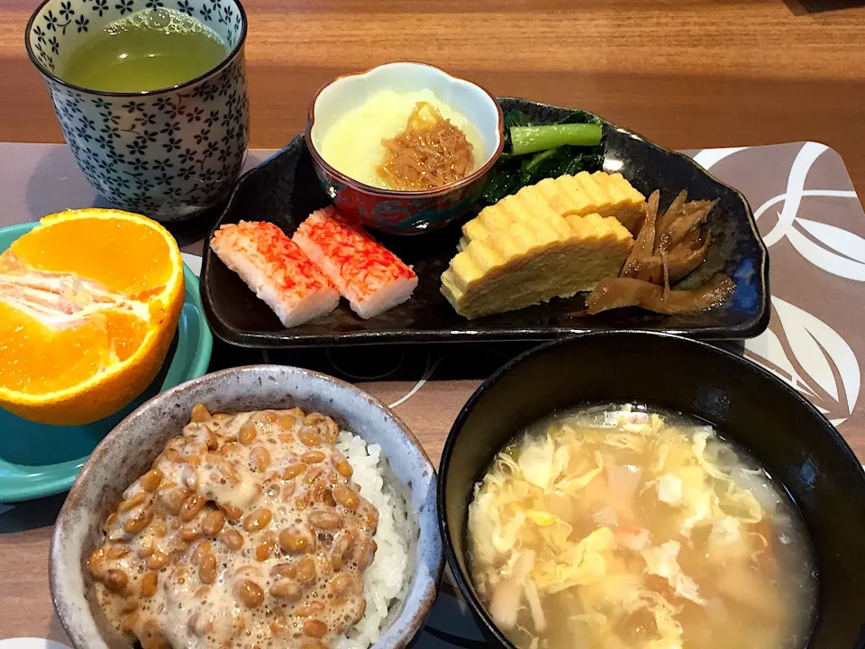 朝ごはん
出汁卵焼き、カニカマ棒肉、きんぴらゴボウ、野沢菜、白米、納豆、エビワンタン卵スープ、デコポン、緑茶|かよちゃんさん