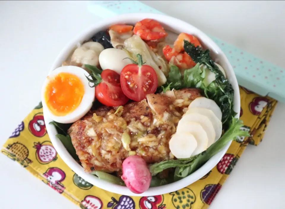 Snapdishの料理写真:中学生男子弁当🍱
油淋鶏と中華丼。|なかじー。さん