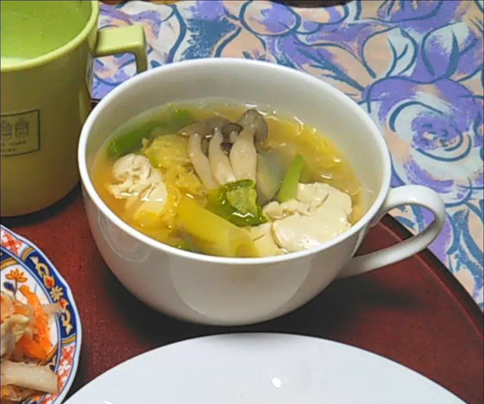 朝食
具たっぷりのスープ
えびつくね、春雨、しめじ、白菜、豆腐、|yoneばーばさん