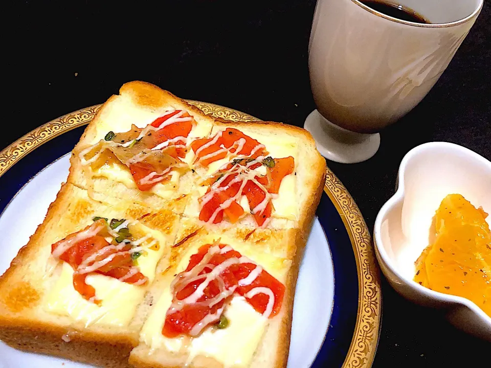 3／11朝食  #朝ごはん 
•トマチートースト  •はっさくマリネ食べ切り •コーヒー|おさんどんさん