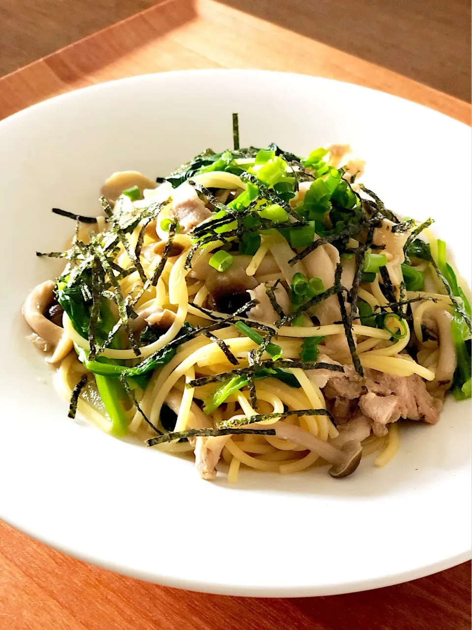 Snapdishの料理写真:キノコとほうれん草と豚肉の和風パスタ|うさピーさん