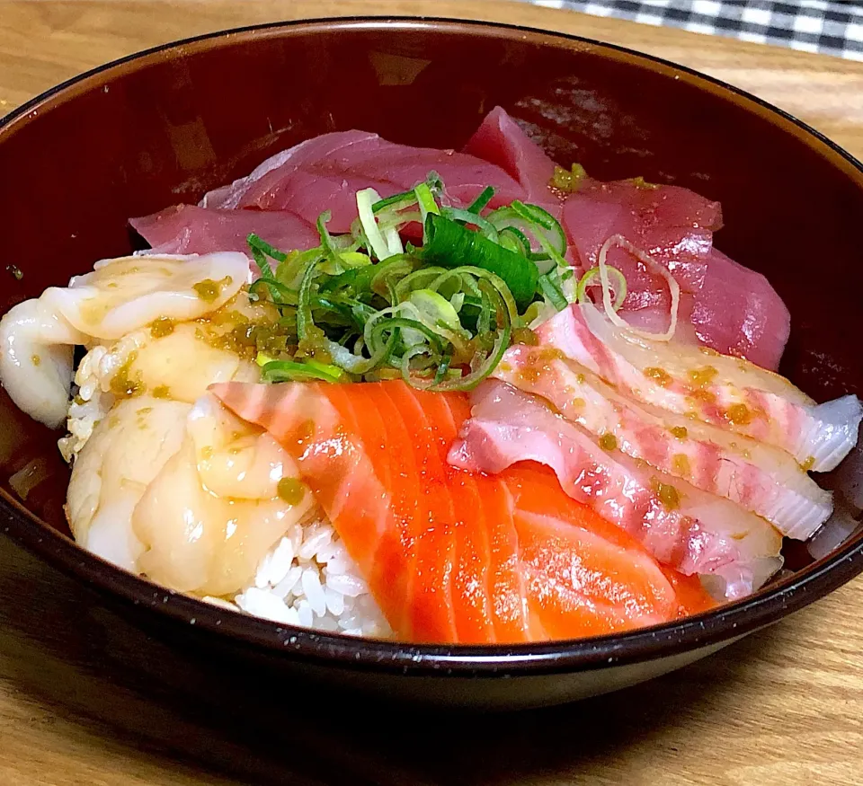 Snapdishの料理写真:海鮮丼|まぁたんさん