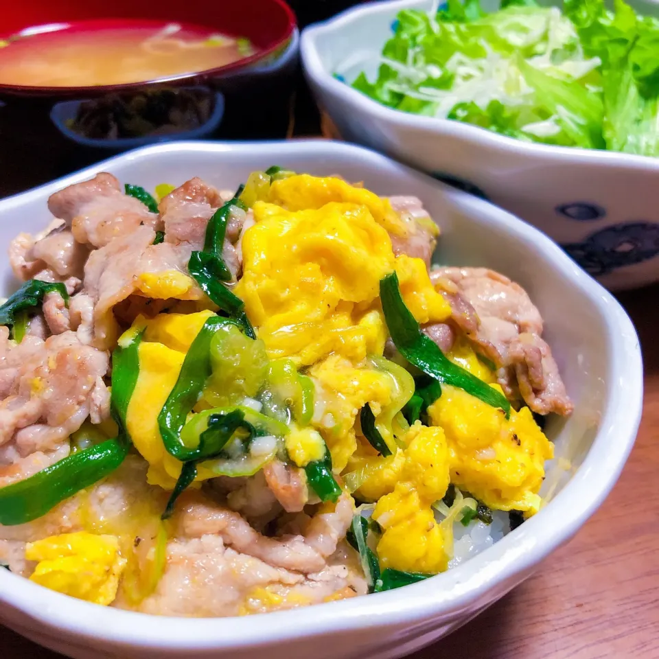 【豚ニラ玉の塩ダレあんかけ丼♪】|ristorante_sallyさん