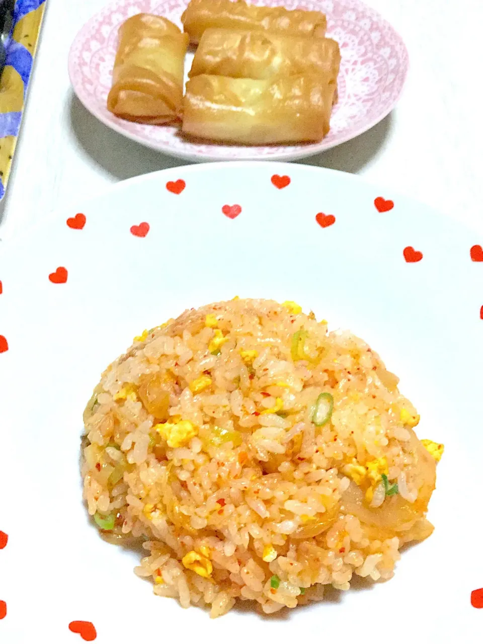 Snapdishの料理写真:キムチ炒飯、ミニ春巻き、お味噌汁|Ayaさん