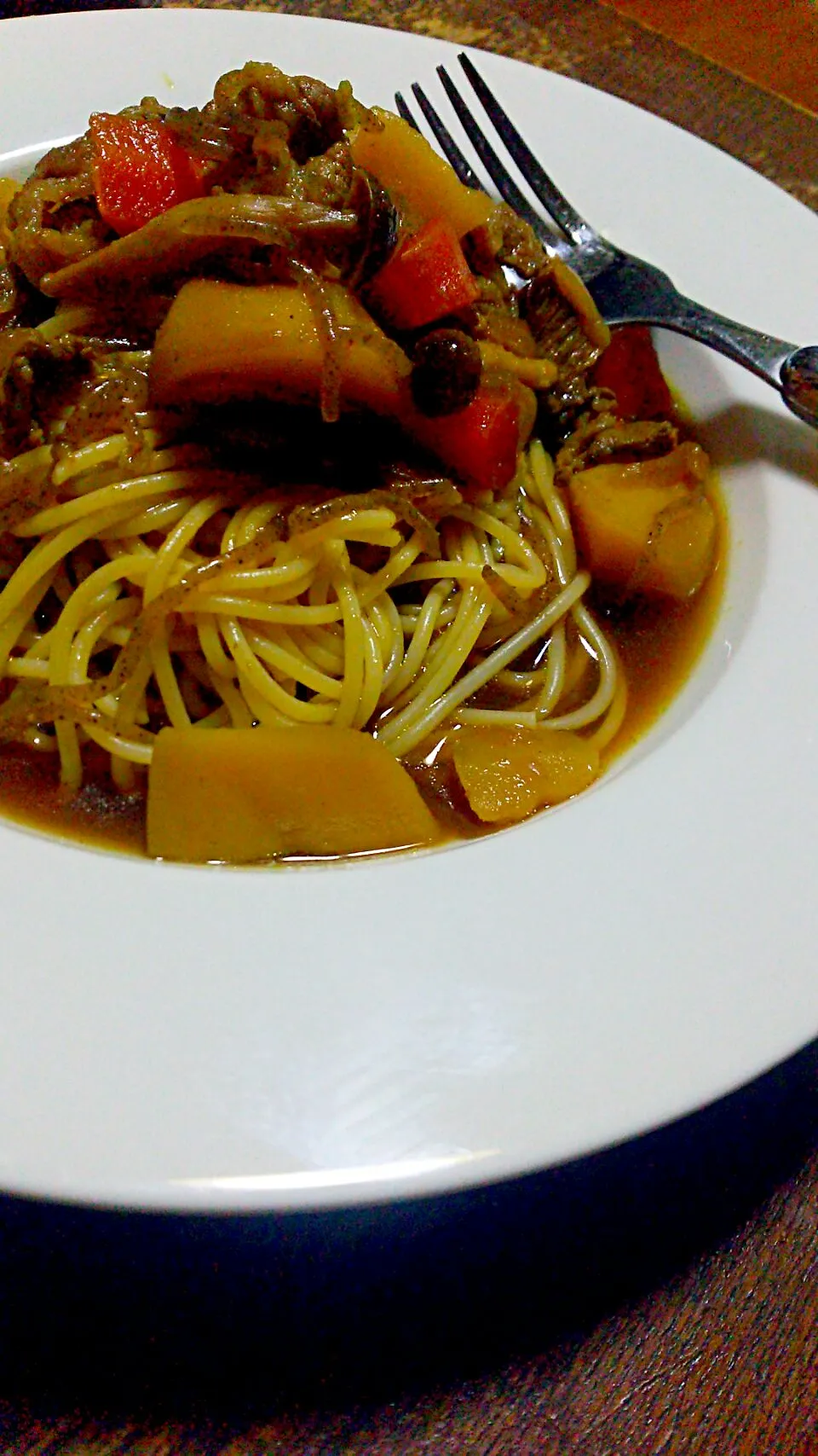 昨日の肉じゃがをプチ整形😁
肉じゃがカレースープパスタ😒|naokiさん