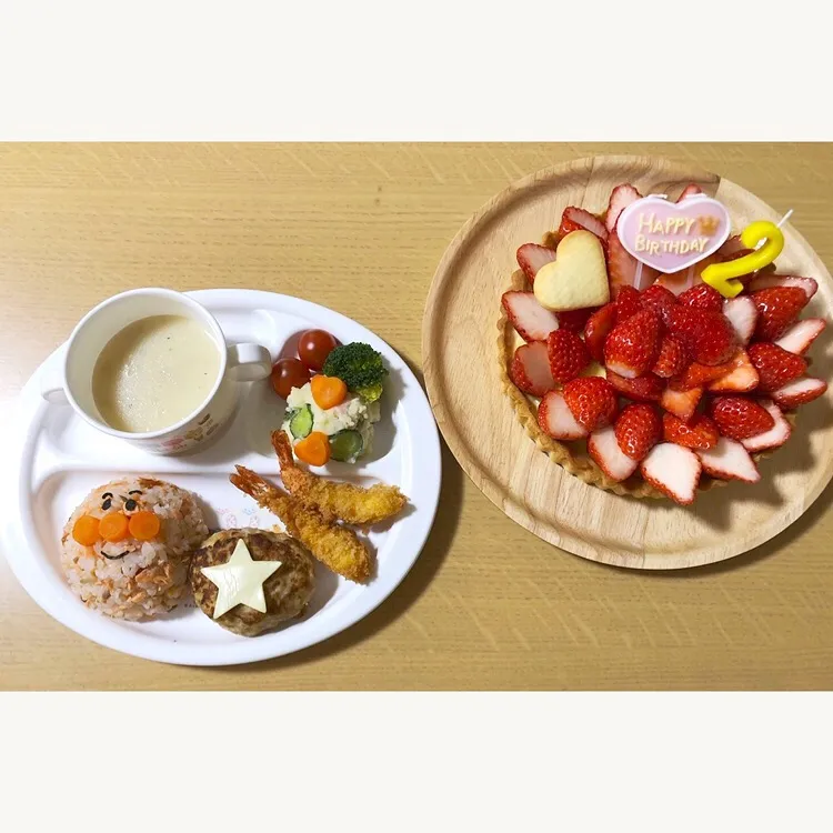 娘の2歳お誕生日お祝いごはん🍴
#鮭ご飯
#ハンバーグ
#エビフライ
#ポテトサラダ
#いちごタルト🍓|erikaさん