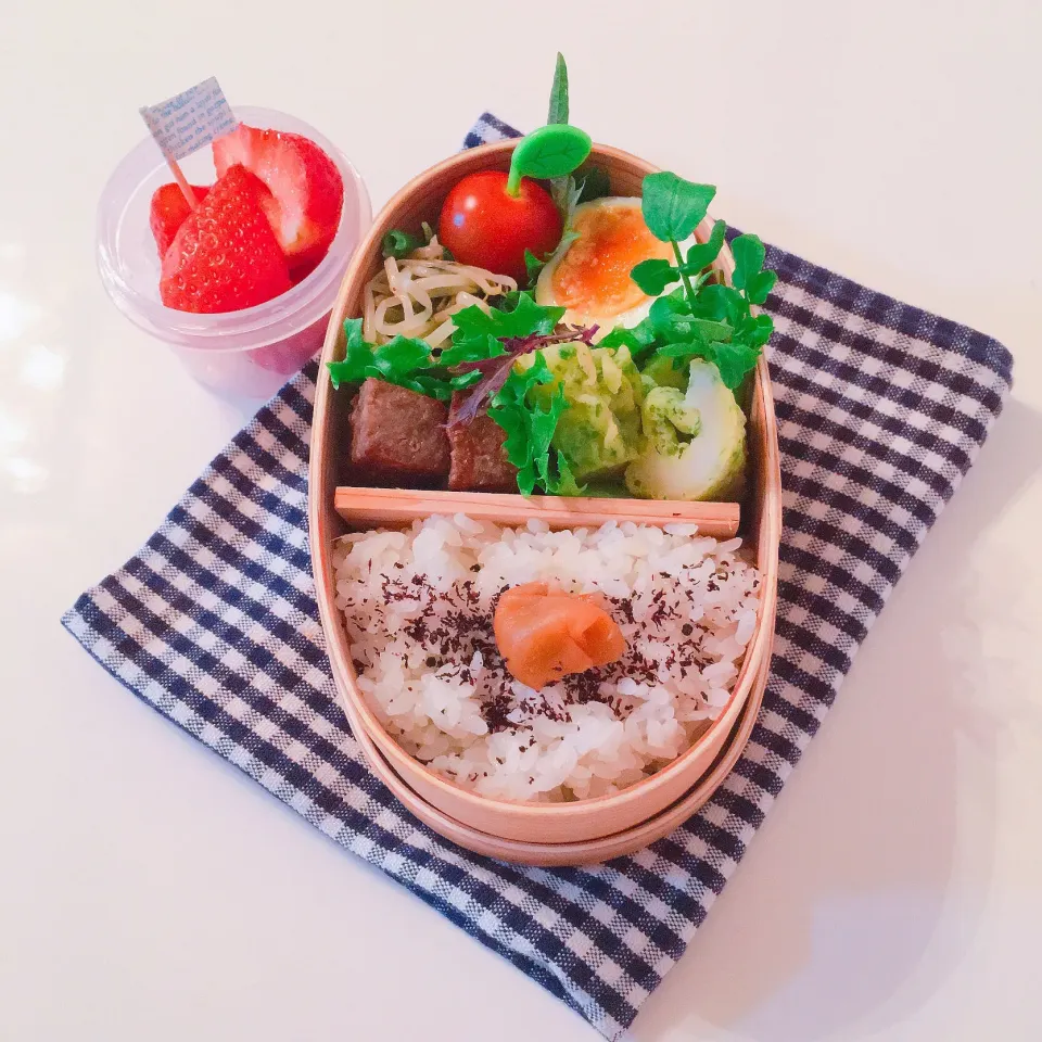 Snapdishの料理写真:サイコロステーキ弁当|Mikaさん