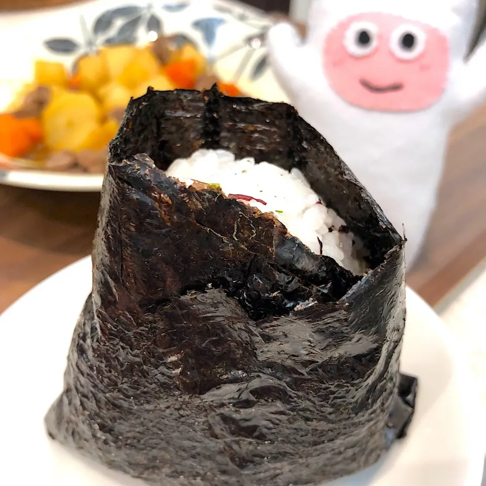 Snapdishの料理写真:新海苔おにぎり🍙|ヨッチャンさん