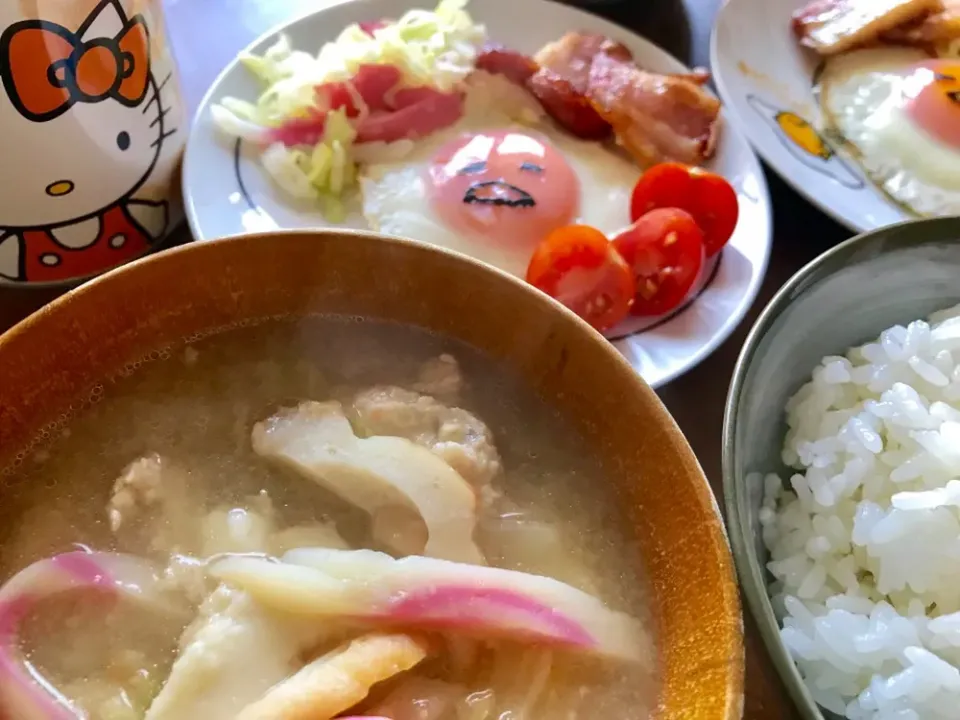 20190309🍚我が家の朝ごはん🍙
 #ぐでたま？がいるよ  #お味噌汁大作戦|akiyo22さん